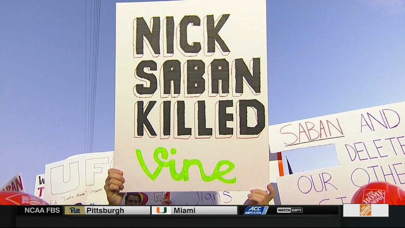 Illustration for article titled Grab 'Em By The Saban: Your Baton Rouge College GameDay Sign Roundup